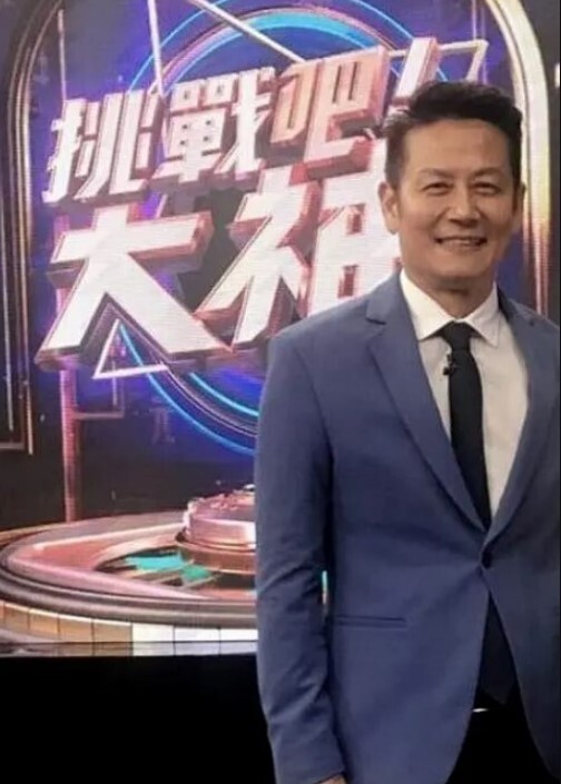 山鸡岁月足浴店勾搭3位女技师-1 - 深夜剧情海报