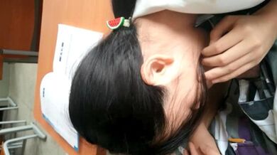 网爆江西职业技术学院学生嫩妹 你们两个胆大妄为哦 教室露出口交 叫你读书学口语 你倒是学得一口好交